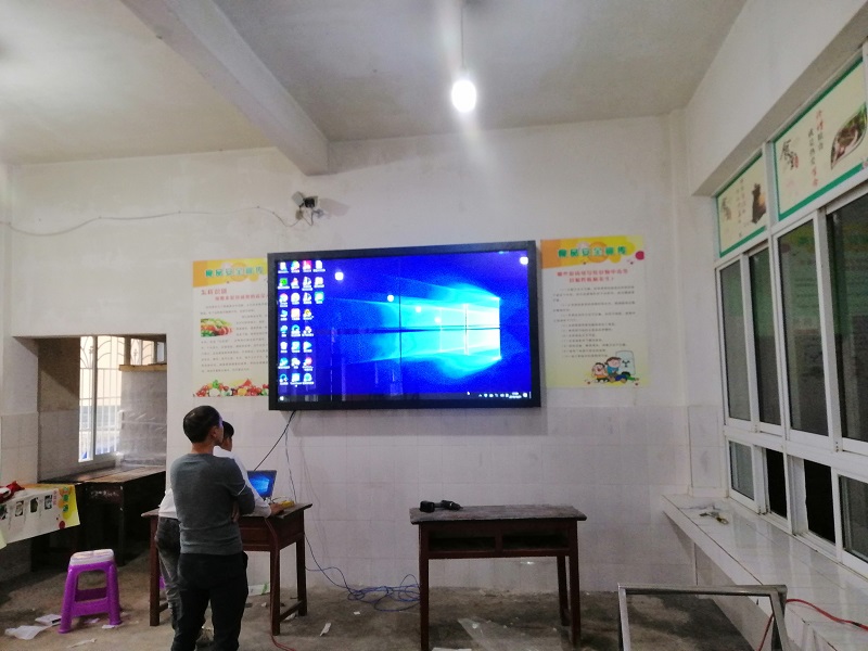 華邦瀛觸摸式液晶拼接屏入駐云南中心小學，把“視界”帶進校園食堂