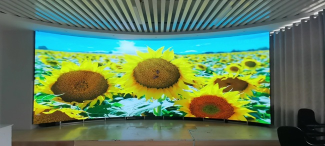 福田展廳弧形大屏｜會(huì)議室全景｜近距離無顆粒感.jpg